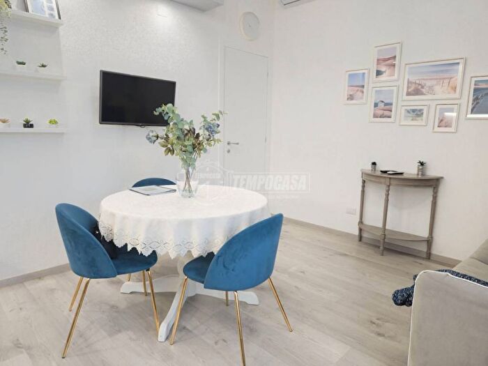 Appartamento trilocale in vendita in Viale Ugo Foscolo, Centro, Viareggio