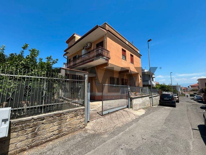 Appartamento trilocale in vendita in Semicentro, Aprilia