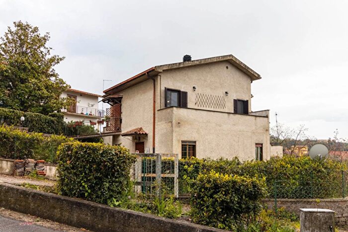 Appartamento quadrilocale in vendita in Via Pietro Nenni, Poggio Mirteto