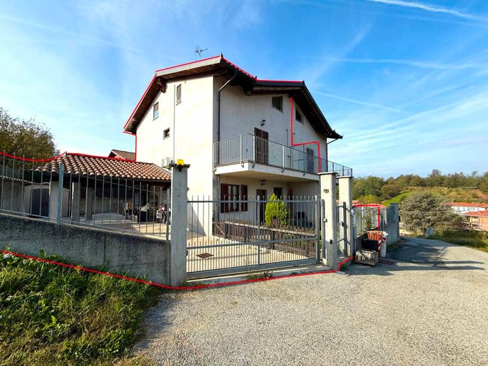 Casa con 5 locali in vendita in Bra