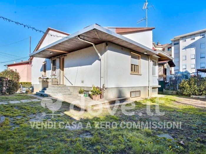 Casa quadrilocale in vendita in Via XXV Aprile, Centro, Carnago