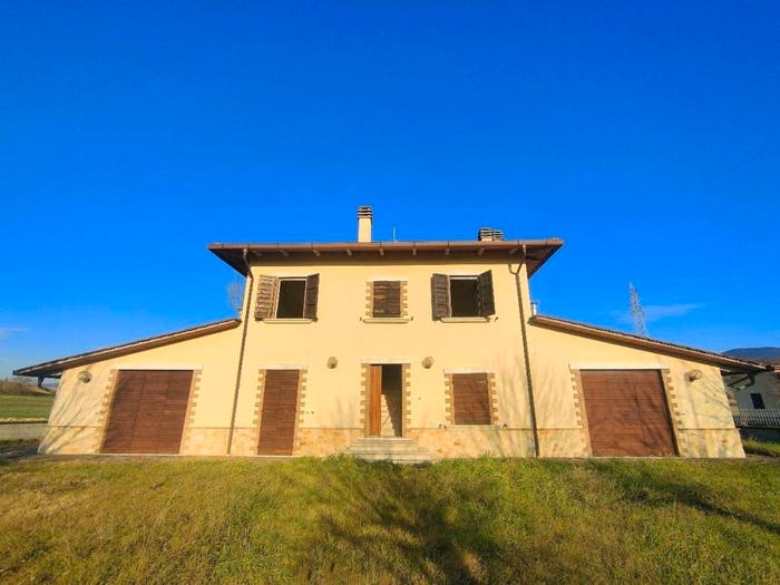 Casa con 6 locali in vendita in Centro, Alviano