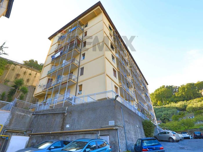 Appartamento con 5 locali in vendita in Via Elia Bernardini, Molassana, Genova
