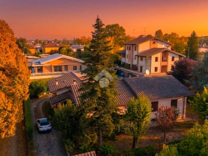 Casa con 6 locali in vendita in Via Dante Alighieri, Praticello, Gattatico