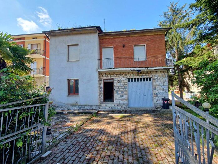 Casa quadrilocale in vendita in Viale della Resistenza, Tavernelle, Panicale