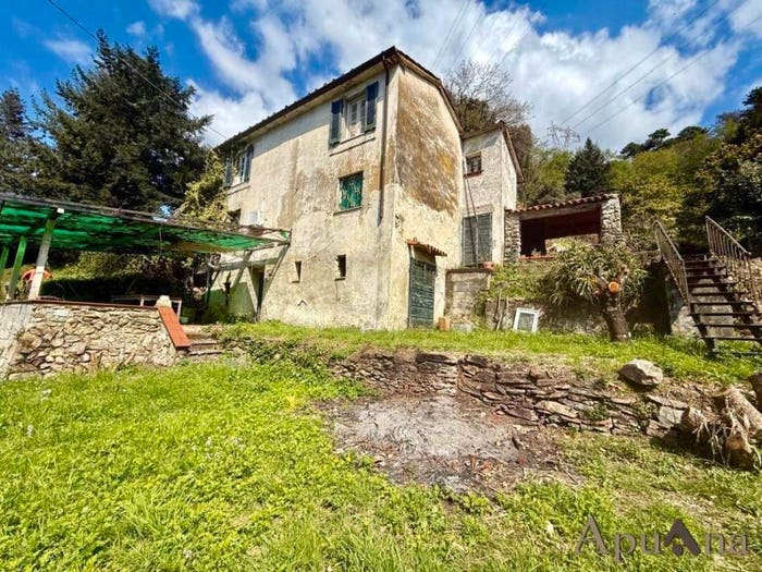 Casa con 6 locali in vendita in Via dei Colli, San Carlo Antona, Massa