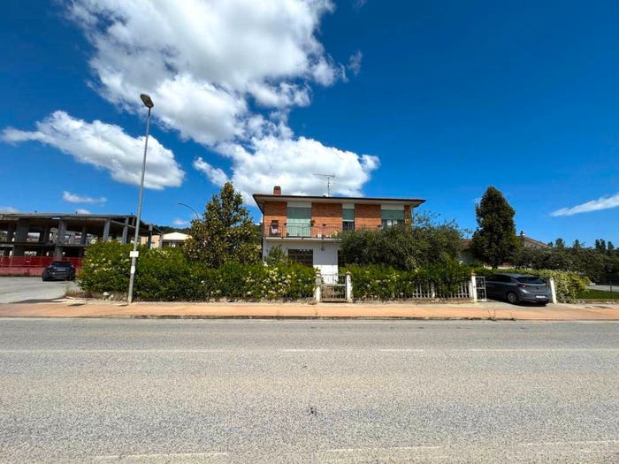 Casa con 6 locali in vendita in Altidona