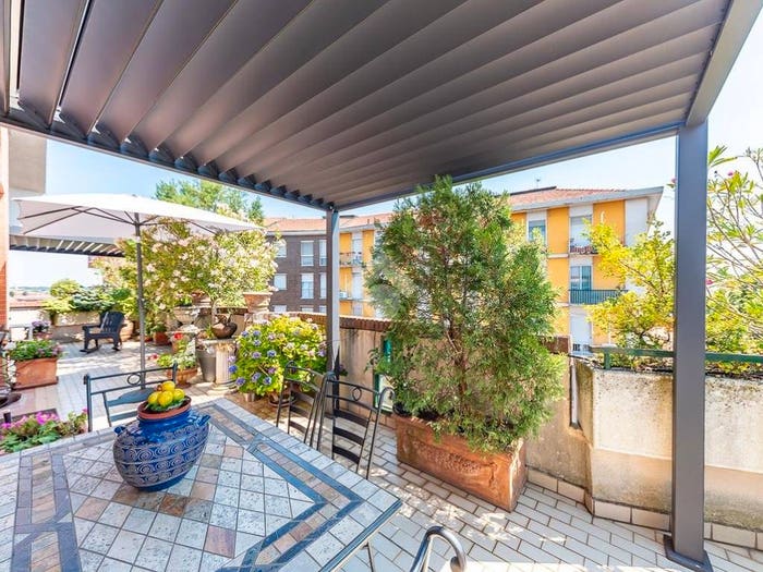 Casa quadrilocale in vendita in Piazza vittorio veneto, Centro, Caronno Pertusella