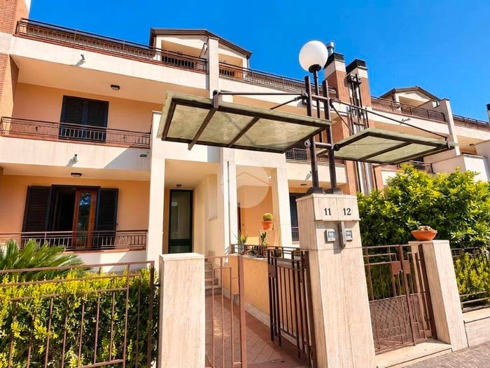 Casa quadrilocale in vendita in Via eugenio perrotta, Succivo