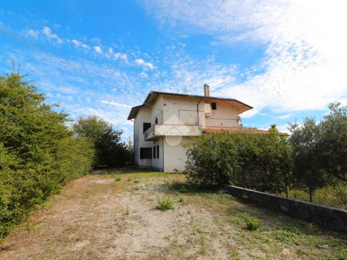 Casa quadrilocale in vendita in Via Vomano, Bellante