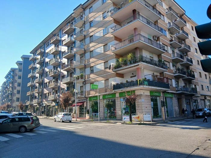Appartamento quadrilocale in vendita in Via Nicola Serra, Centro, Cosenza
