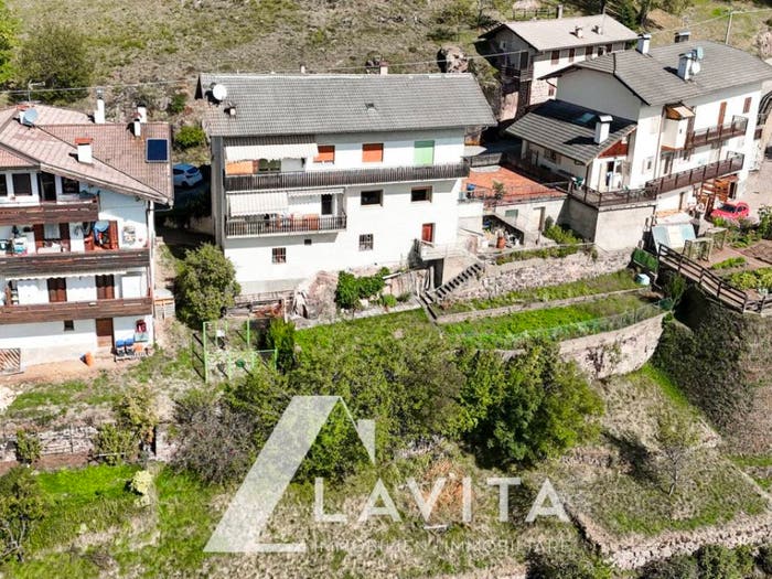 Casa con 5 locali in vendita in frazione Carbonare, Capriana