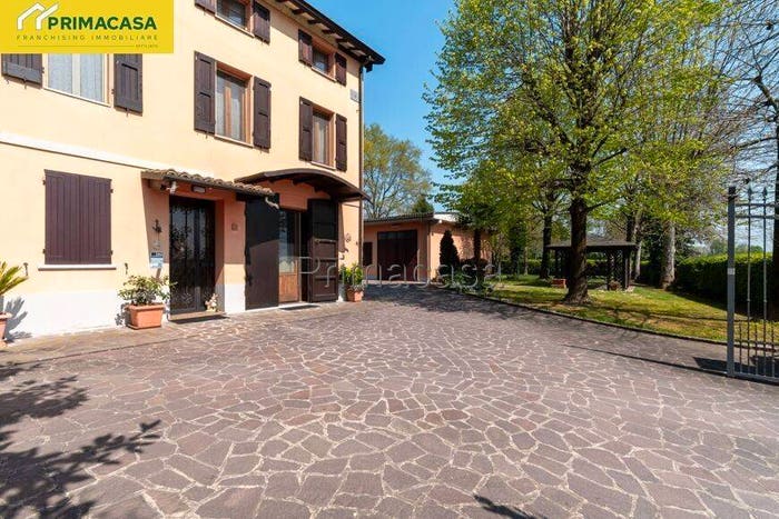 Casa con 5 locali in vendita in Via Felicità, Correggio