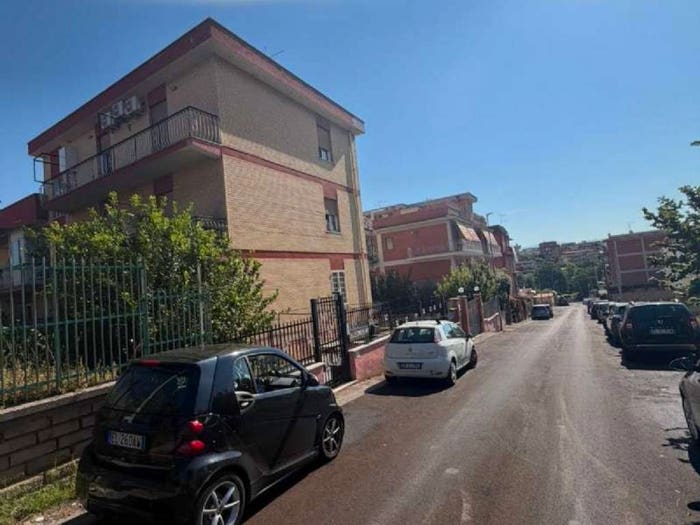 Appartamento trilocale in vendita in via montagnareale, Borghesiana, Roma