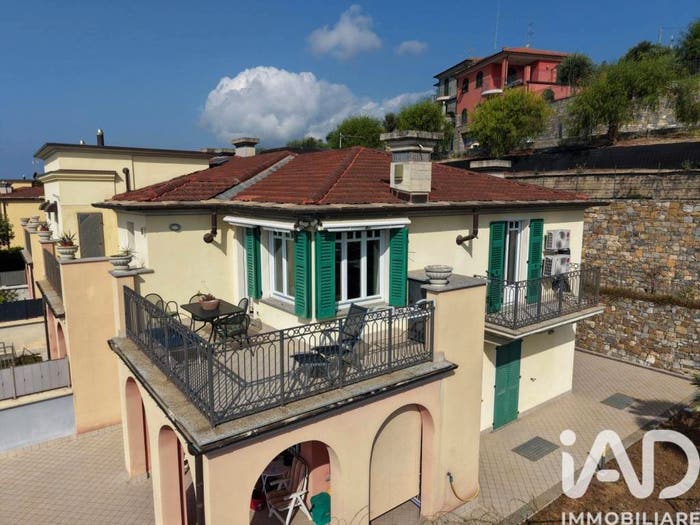 Appartamento trilocale in vendita in Via GABRIELE D'ANNUNZIO, Porto Maurizio, Imperia