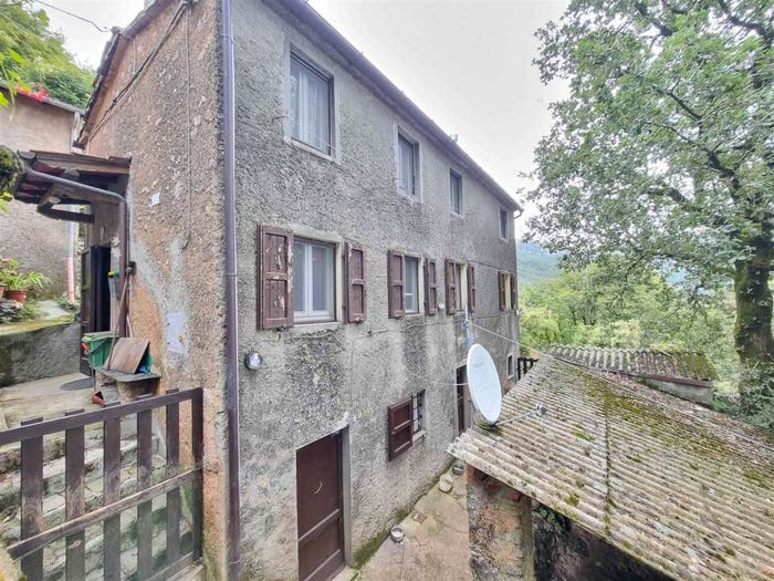 Casa con 6 locali in vendita in Camaiore Paese, Camaiore