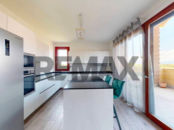 Casa quadrilocale in vendita in via Alessando Colombo, Carnate