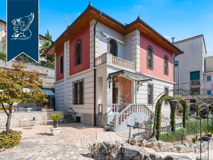 Casa con 6 locali in vendita in Collina Centrale Parco Fuor del Vento, Alassio