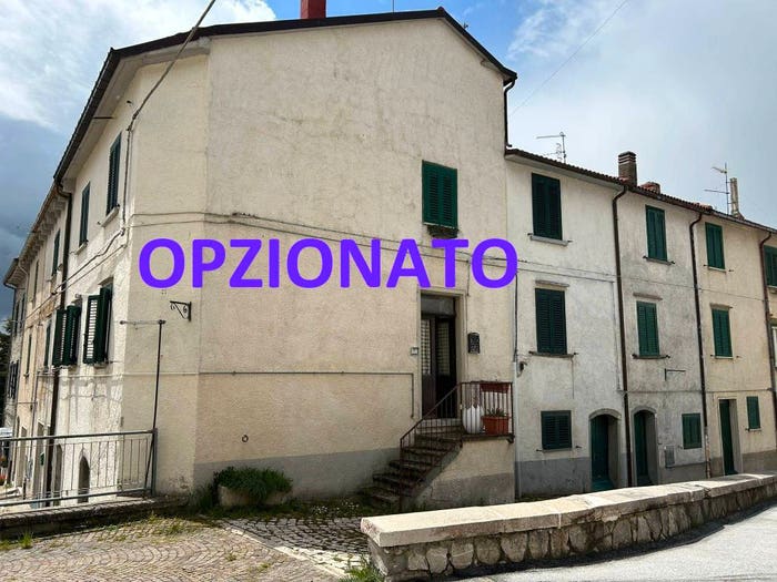 Casa con 6 locali in vendita in Via della Republica, Capracotta