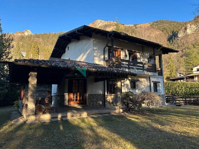 Casa con 6 locali in vendita in Via Rododendro, Centro, Castione della Presolana