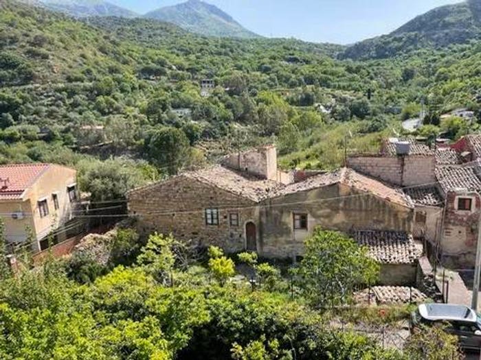 Casa con 6 locali in vendita in Via San Giovanni, Collesano