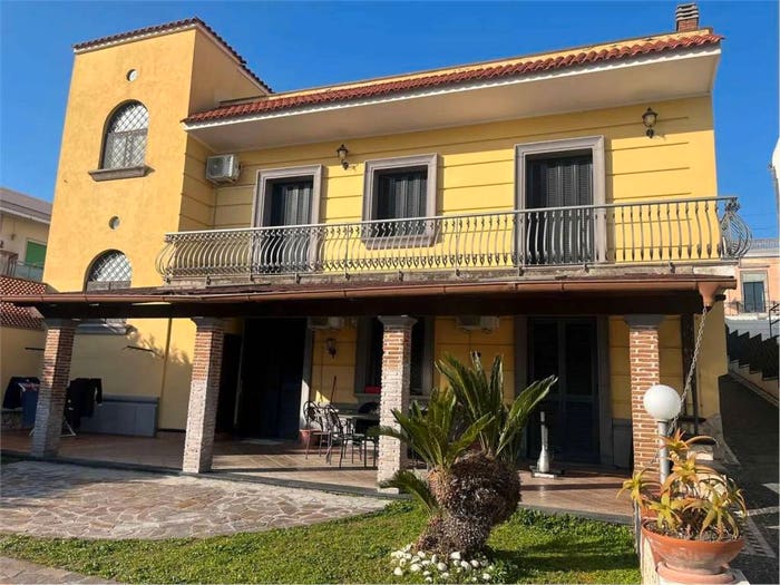 Casa con 6 locali in vendita in Via Alessandro Manzoni No Number, Trecase