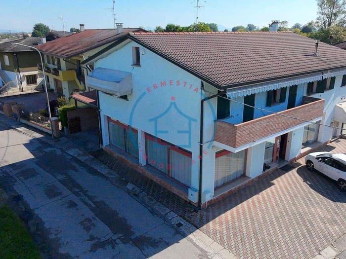 Casa con 6 locali in vendita in Via Santa Maria, Centro, Urbana