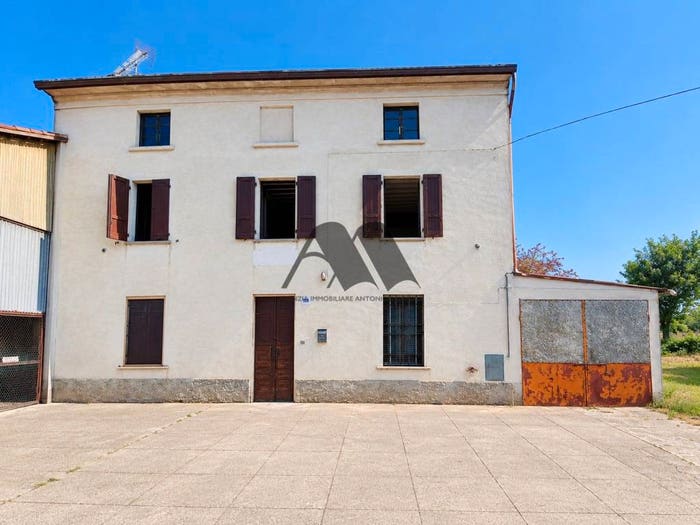 Casa con 6 locali in vendita in Volongo