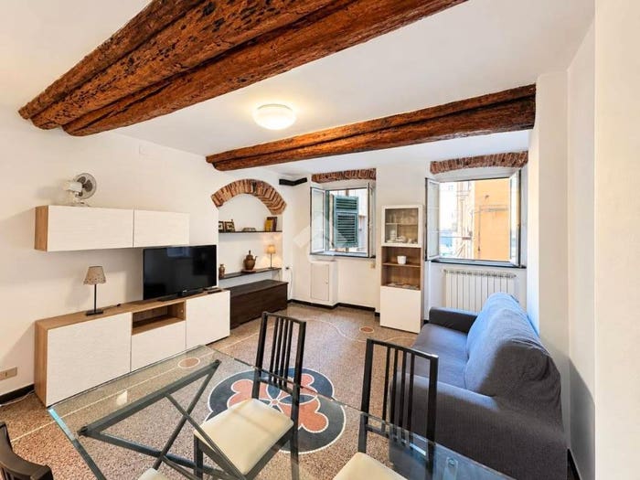 Appartamento quadrilocale in vendita in Vico delle Camelie, Molo, Genova