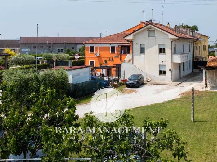 Casa con 6 locali in vendita in Via Giuseppe di Vittorio Santa Maria Apparente, Santa Maria Apparente Zona Industriale, Civitanova Marche