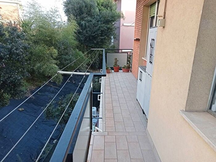 Appartamento trilocale in vendita in Via Pesaro, Piano, Ancona