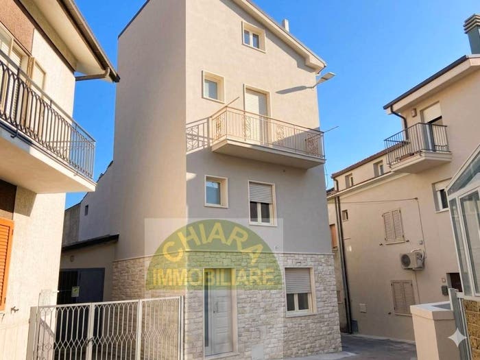 Casa quadrilocale in vendita in Via Sabauda, Centro, Cupello