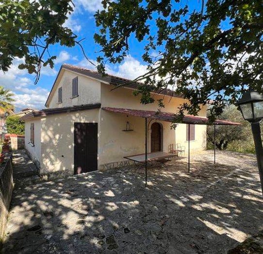 Casa con 6 locali in vendita in Via San Domenico, Ruviano