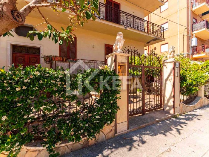Casa con 6 locali in vendita in via Liberta', Finale, Pollina