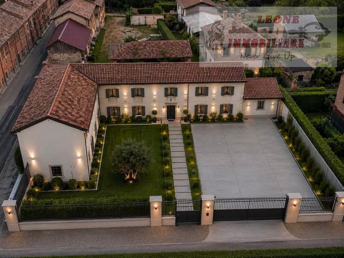 Casa con 6 locali in vendita in Via Ponte Carate, San Genesio ed Uniti
