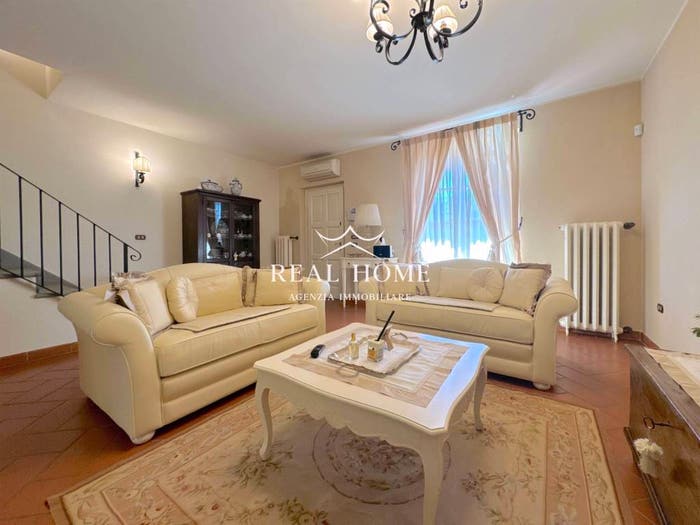 Casa con 6 locali in vendita in Via Pio La Torre, Montemurlo