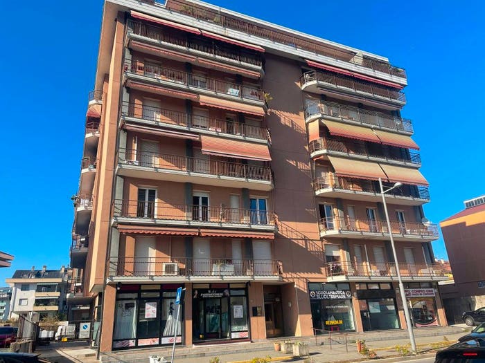 Appartamento trilocale in vendita in Corso Giacomo Matteotti, Centro, Sesto Calende