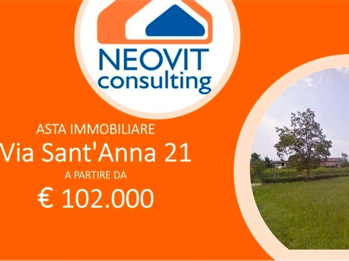 Casa con 6 locali in vendita in Via Sant'Anna, Cavour