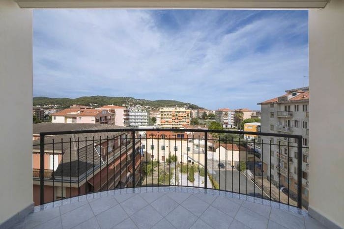 Appartamento trilocale in vendita in VIA CARMINATI, Marina Di Andora, Andora