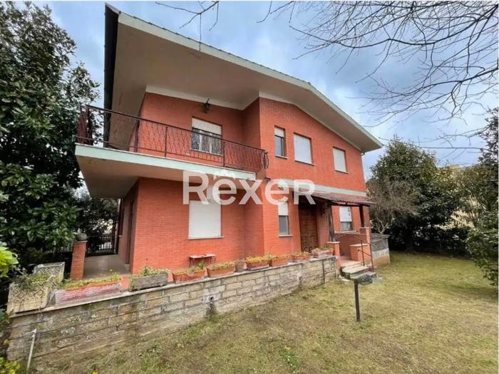 Casa con 6 locali in vendita in Via Caio Mario, Norma