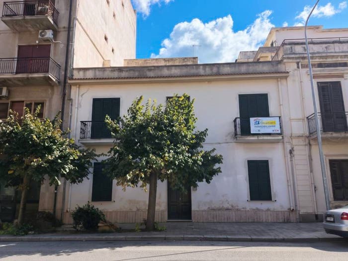 Casa con 6 locali in vendita in Corso Giuseppe Garibaldi, Centro, Siderno