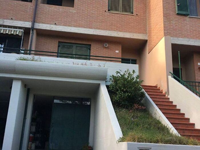 Casa con 6 locali in vendita in Via della Linea, Trasanni, Urbino