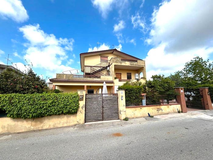 Appartamento trilocale in vendita in Via Arenzano, Cioccati Zucchetti, Nettuno
