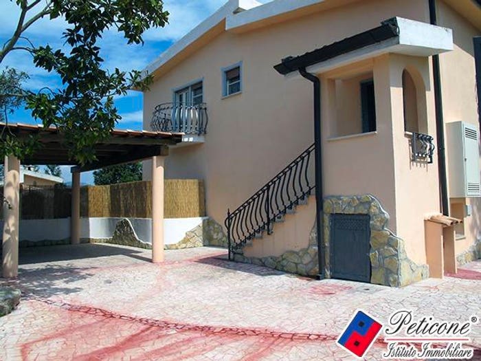 Appartamento con 5 locali in vendita in via dello sparviero, Fondi
