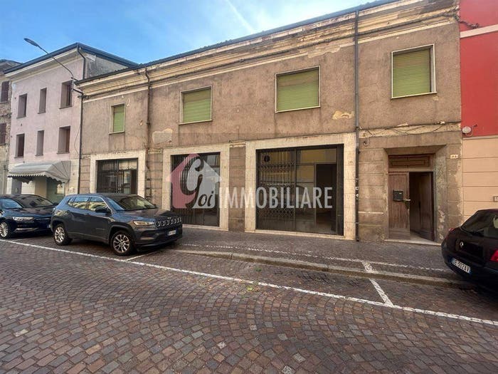 Casa con 6 locali in vendita in VIA PORZIO, Centro, Casalmaggiore