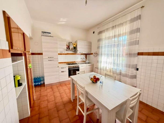Appartamento con 6 locali in vendita in Via del Pino, Centro, Montefiascone