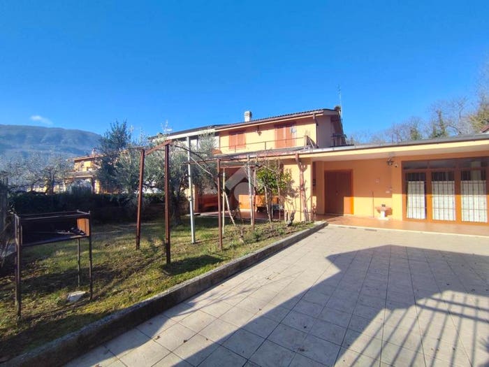 Casa quadrilocale in vendita in VIA DELLA SELVOTTA, Centro, Agosta