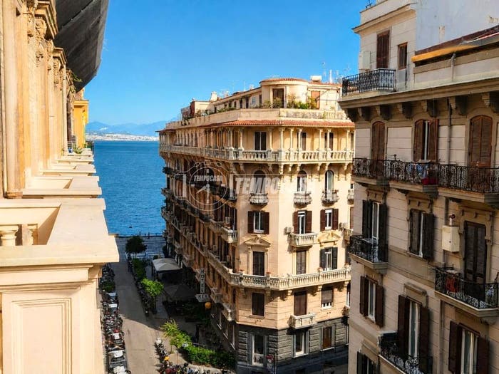 Appartamento con 6 locali in vendita in Via Santa Lucia, Santa Lucia, Napoli