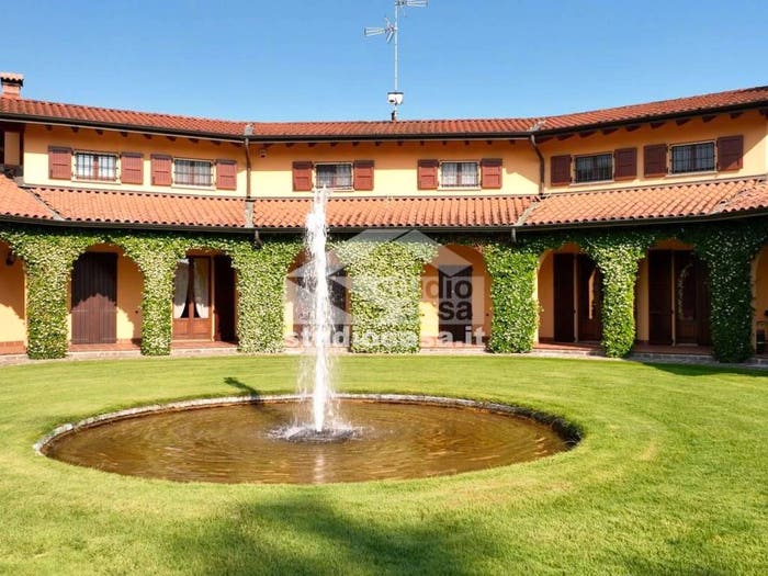 Casa con 6 locali in vendita in Settala