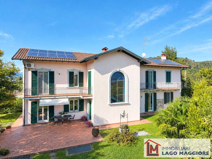 Casa con 6 locali in vendita in Via Idroscalo, Sesto Calende